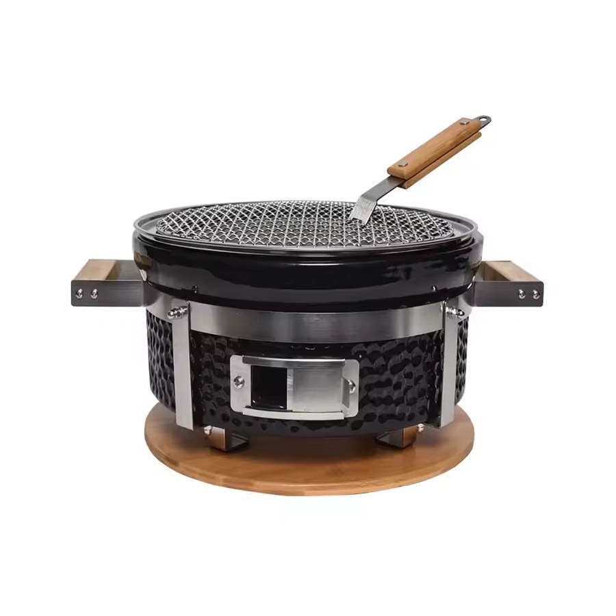 Le mini hibachi céramique — Le feu au milieu de la table.